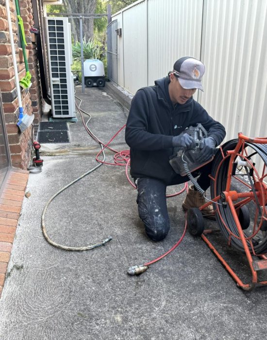 Blocked drain cleaning and maintenance service